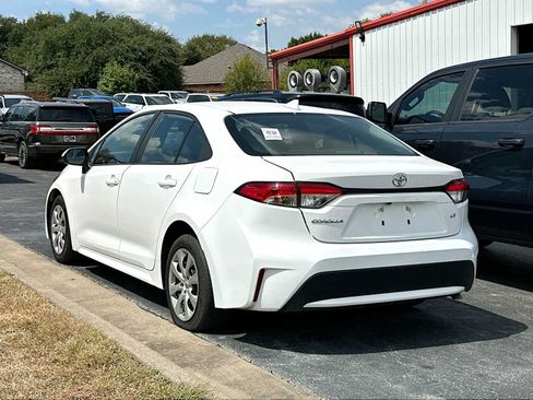 Used 2022 Toyota Corolla LE FWD image 3