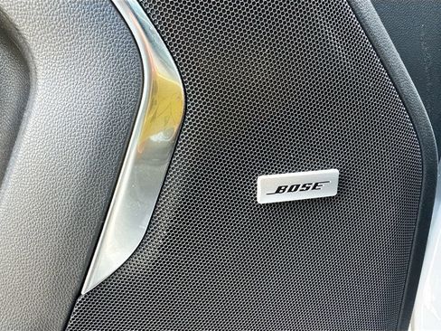 Used 2024 GMC Yukon XL SLT w/ SLT Luxury Package image 10