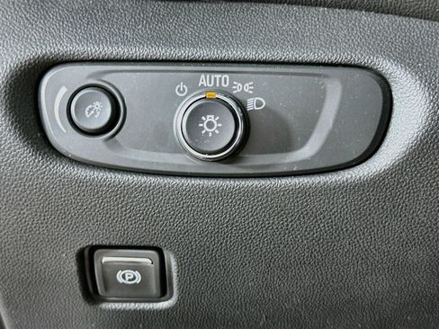 Used 2025 Chevrolet Blazer LT AWD/4WD image 16