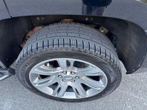 Used 2018 Cadillac Escalade Luxury AWD/4WD image 11