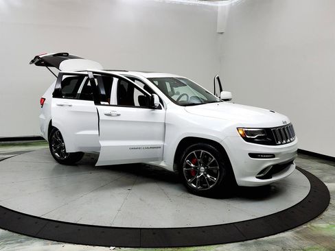 Used 2016 Jeep Grand Cherokee SRT image 10