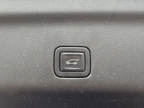 Used 2023 Chevrolet Tahoe Premier AWD/4WD image 13