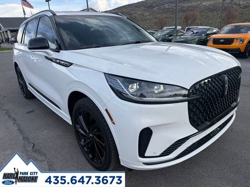 Used 2025 Lincoln Aviator Reserve w/ Equipment Group 201A image 8