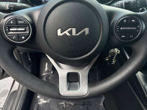 Used 2025 Kia Soul LX w/ LX Technology Package FWD image 26