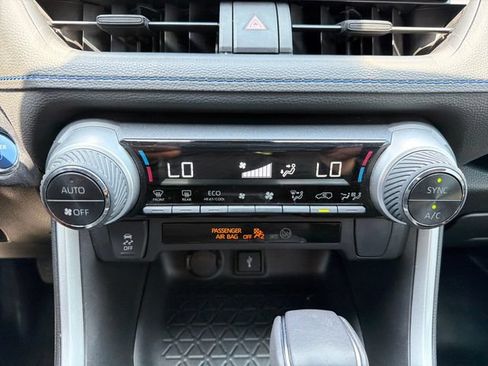 Used 2022 Toyota RAV4 SE AWD/4WD image 14