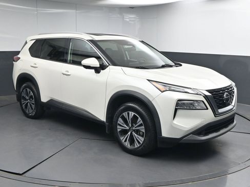 Used 2021 Nissan Rogue SV w/ Premium Package FWD image 1