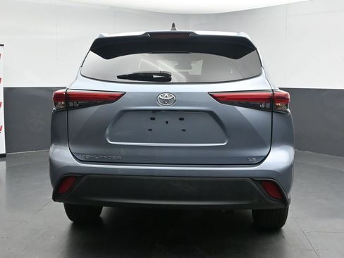 Used 2023 Toyota Highlander LE FWD image 8