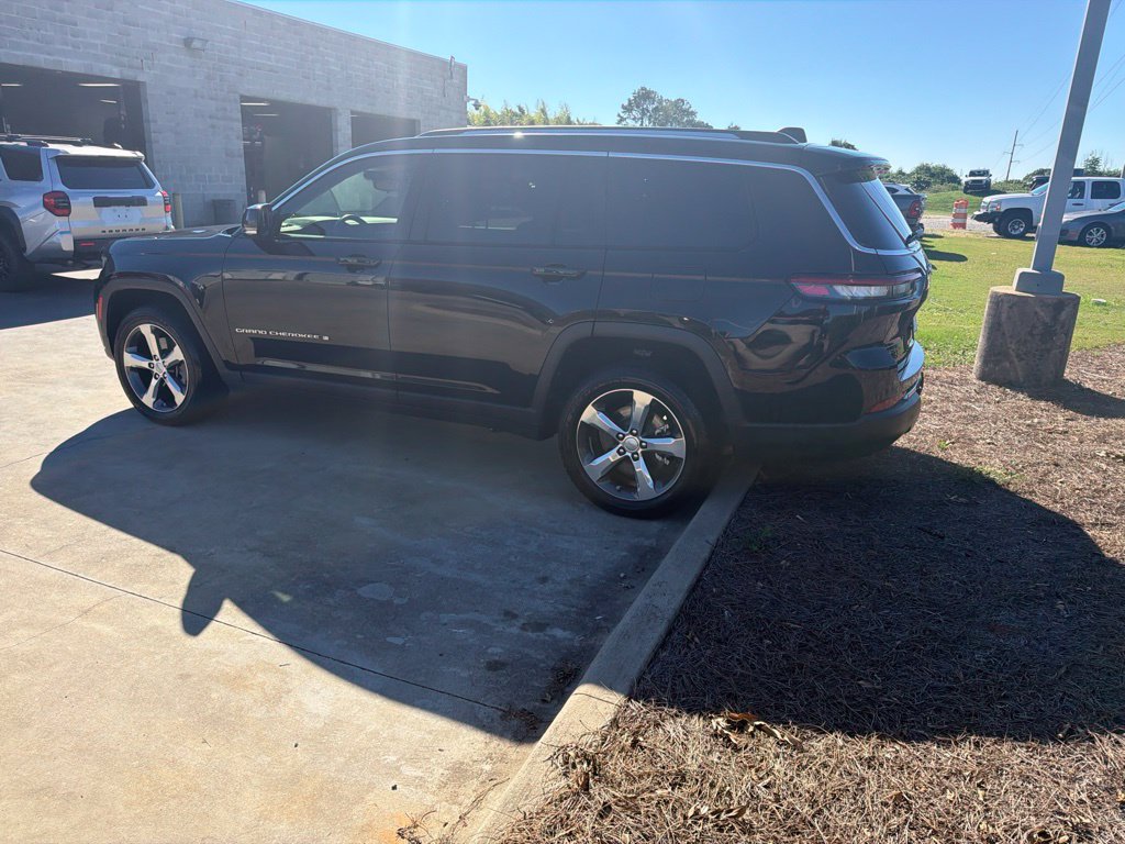 Used 2021 Jeep Grand Cherokee L Limited RWD image 13