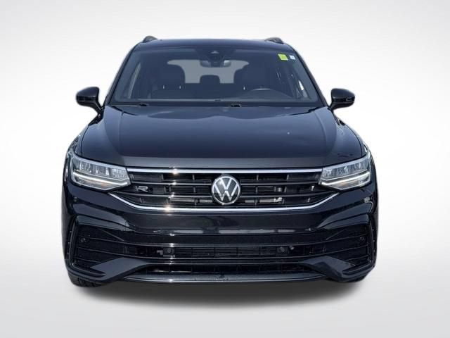 Used 2023 Volkswagen Tiguan SE R-Line AWD/4WD image 2