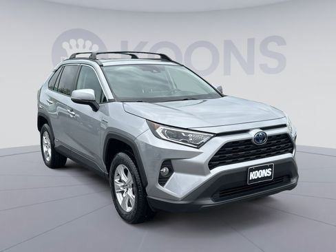 Used 2020 Toyota RAV4 XLE w/ Convenience Package AWD/4WD image 2