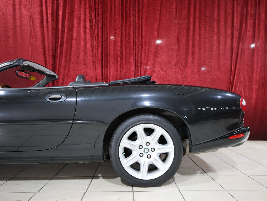 Used 2000 Jaguar XK8 Convertible RWD image 6