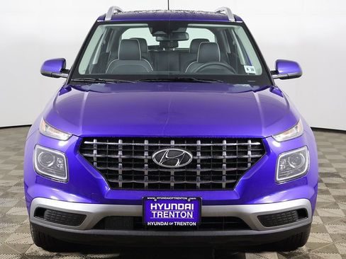 Certified 2025 Hyundai Venue Limited FWD image 10