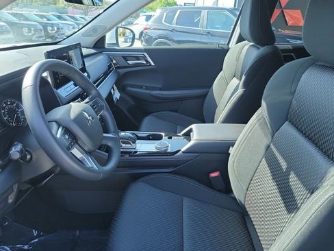 New 2026 Mitsubishi Outlander ES FWD image 17