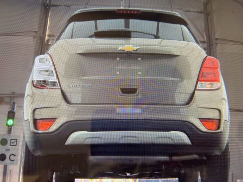 Used 2022 Chevrolet Trax LT w/ LT Convenience Package image 19