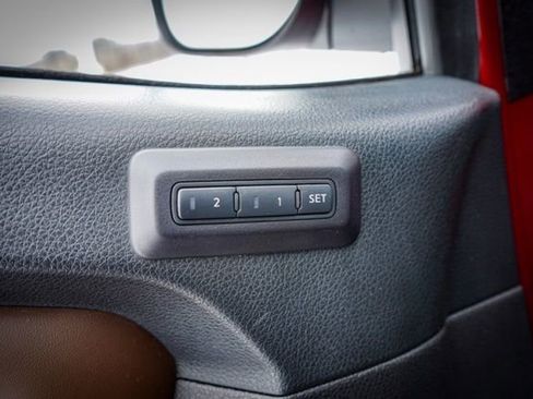 Used 2020 Nissan Titan Platinum Reserve w/ Moonroof Package image 16