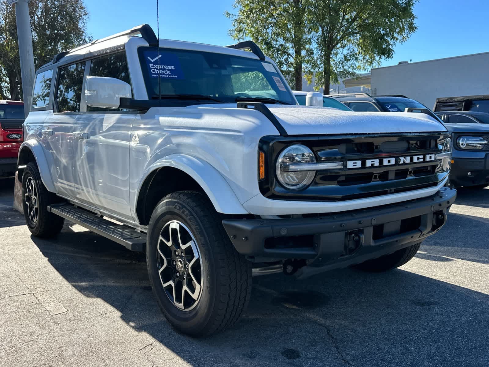 Used 2024 Ford Bronco Outer Banks AWD/4WD image 3