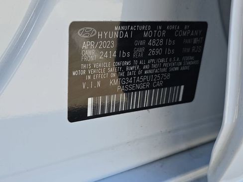 Used 2023 Genesis G70 2.0T image 38