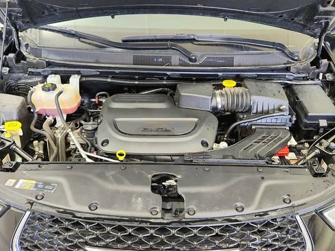 Used 2023 Chrysler Pacifica Touring-L FWD image 39