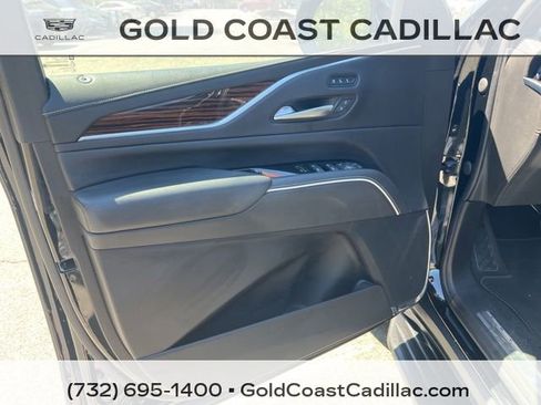 Used 2022 Cadillac Escalade Premium Luxury AWD/4WD image 19