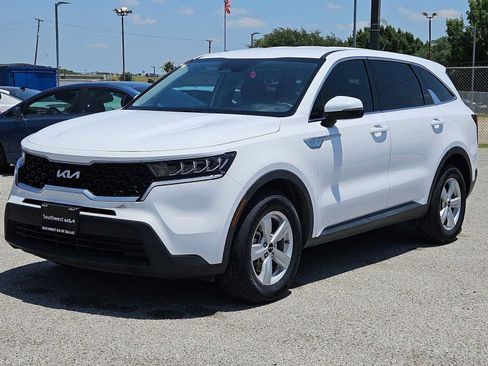 Used 2023 Kia Sorento LX FWD image 4