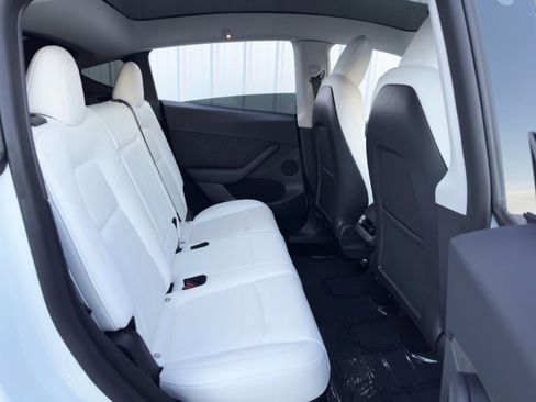 Used 2023 Tesla Model Y Performance image 41