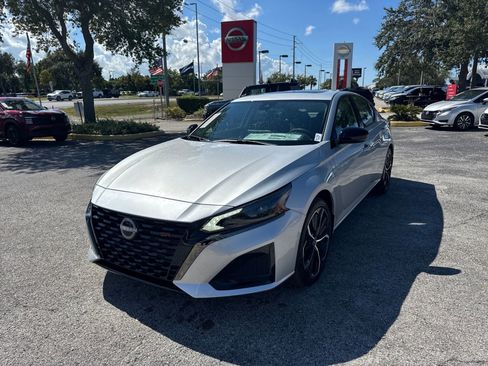 New 2025 Nissan Altima 2.5 SR w/ SR Premium Package image 3