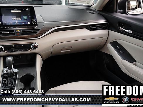 Used 2025 Nissan Altima 2.5 SV image 31