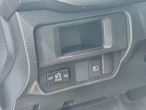 Used 2019 Toyota Tacoma SR w/ SR Convenience Package RWD image 11