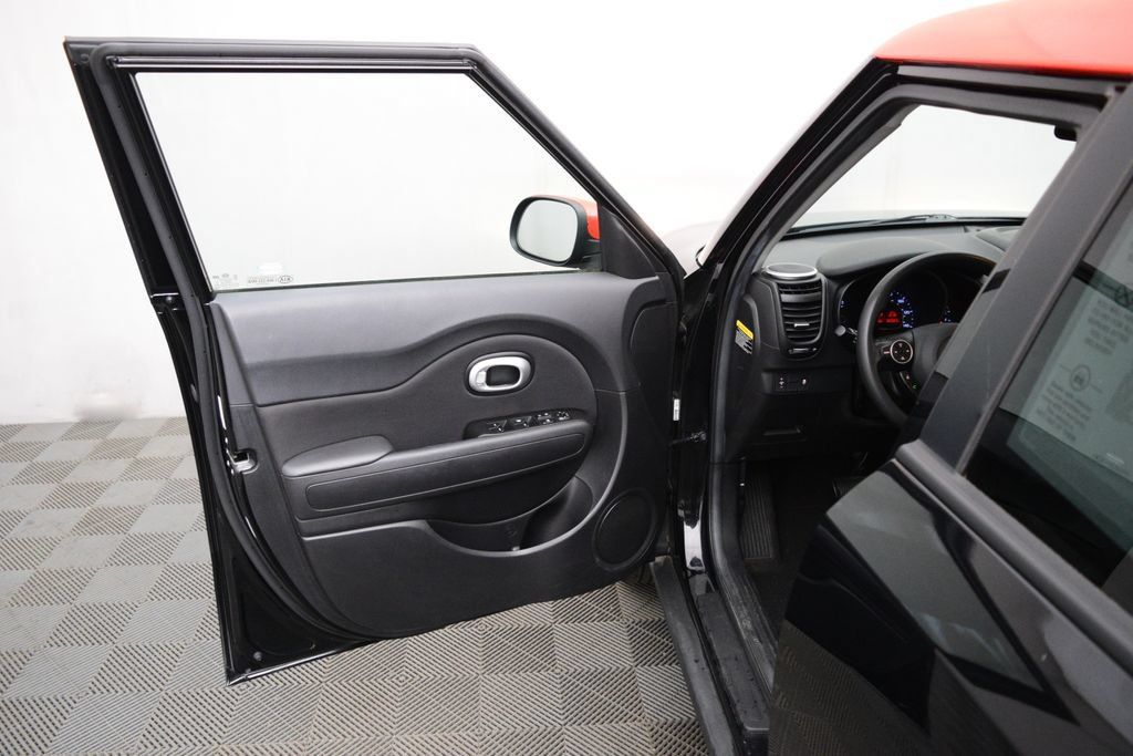 Used 2015 Kia Soul FWD image 9