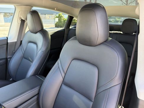 Used 2022 Tesla Model Y Long Range image 26