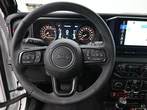 Used 2026 Jeep Wrangler Unlimited Rubicon AWD/4WD image 12