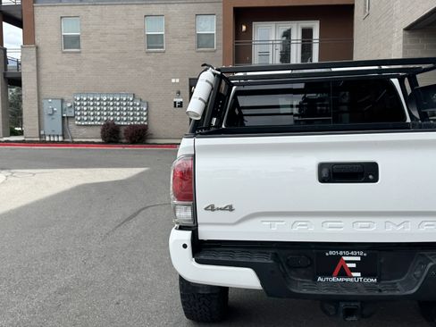 Used 2017 Toyota Tacoma Limited w/ Tow Package AWD/4WD image 6