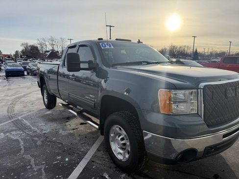 Used 2009 GMC Sierra 2500 SLT w/ SLT Convenience Package image 3