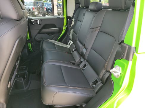 New 2025 Jeep Gladiator Sport image 17