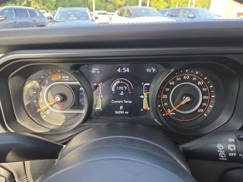 Used 2025 Jeep Wrangler Unlimited Rubicon AWD/4WD image 12