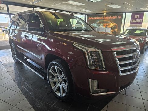 Used 2019 Cadillac Escalade Premium Luxury AWD/4WD image 4