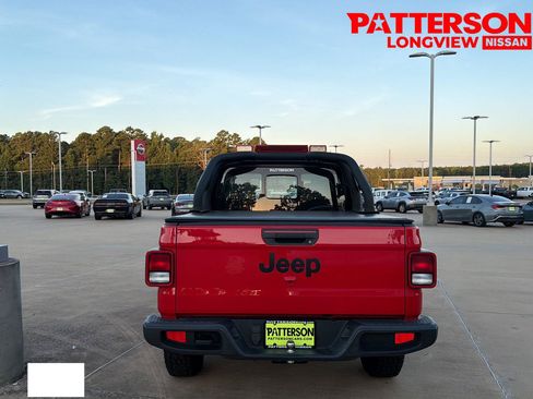 Used 2023 Jeep Gladiator Sport AWD/4WD image 5