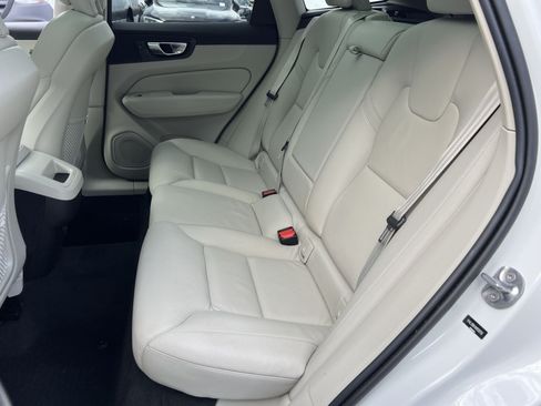 Used 2022 Volvo XC60 B5 Momentum AWD/4WD image 30