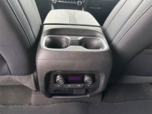 Used 2025 Chevrolet Traverse RS image 29