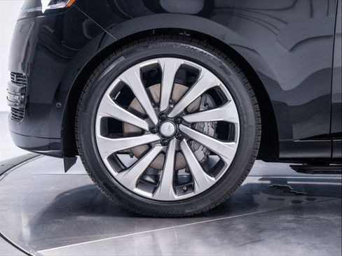 New 2025 Land Rover Range Rover SE image 11