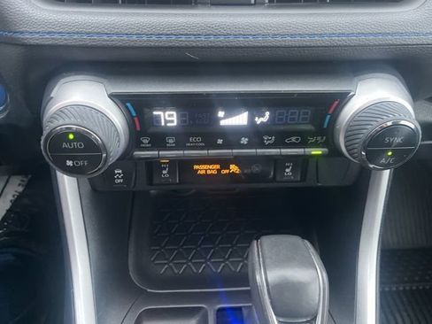 Used 2022 Toyota RAV4 SE image 28