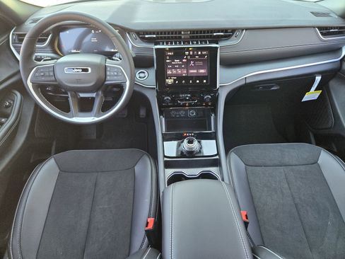 New 2025 Jeep Grand Cherokee L Altitude image 22
