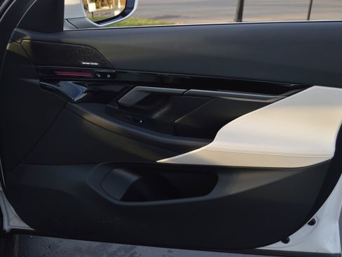 Used 2025 BMW 530i xDrive 530i xDrive w/ Premium Package image 34