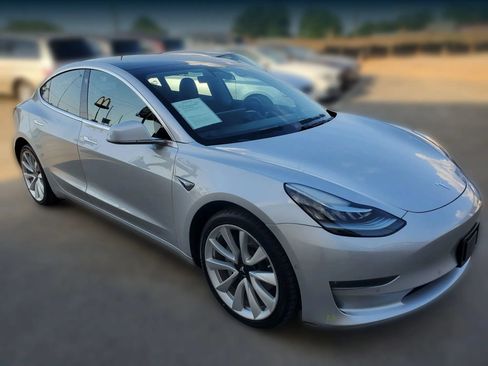 Used 2018 Tesla Model 3 Long Range RWD image 13