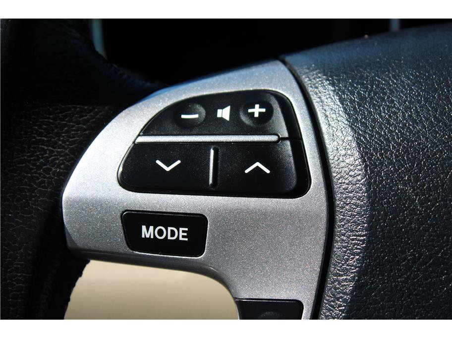 Used 2013 Toyota Highlander Limited AWD/4WD image 20