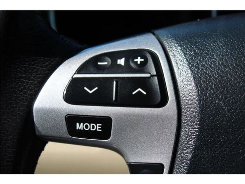 Used 2013 Toyota Highlander Limited AWD/4WD image 20