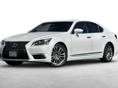 Used 2017 Lexus LS 460 w/ Comfort Package RWD image 2