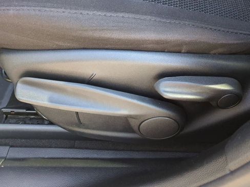 Used 2019 Jeep Cherokee Latitude w/ Popular Appearance Group image 16