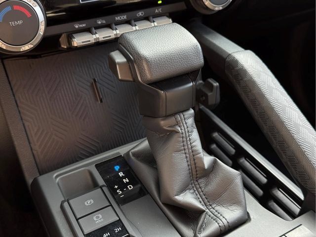 Used 2025 Toyota 4Runner SR5 AWD/4WD image 19