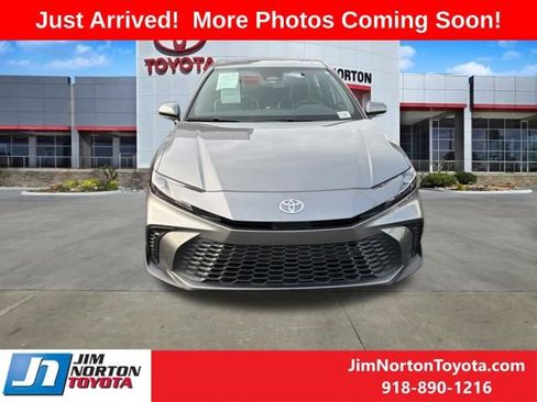Used 2025 Toyota Camry SE w/ Multimedia Upgrade Package AWD/4WD image 2